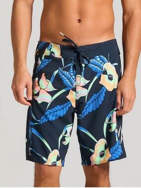 NWT: VOLCOM
Iconic Floral Mod-Tech Trunks 19" 
Men's Sz: 31